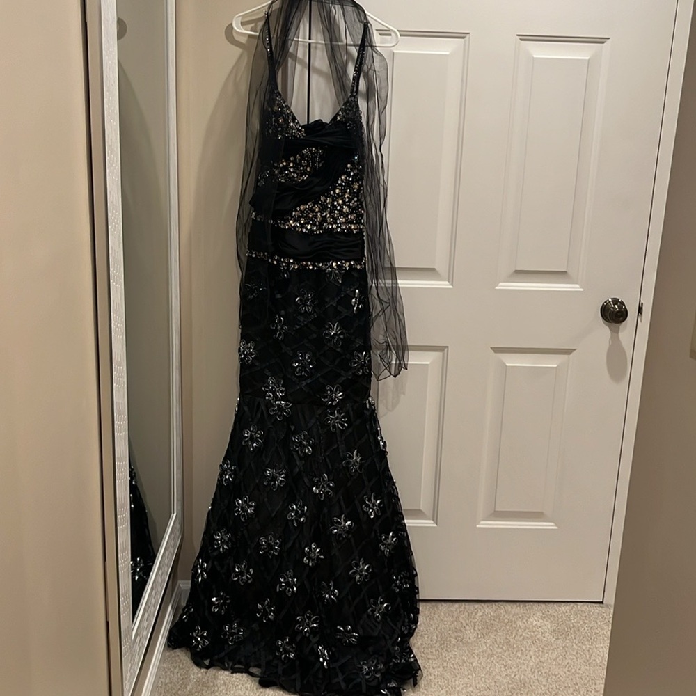 Elegant Black Evening Gown with Floral Embellishments